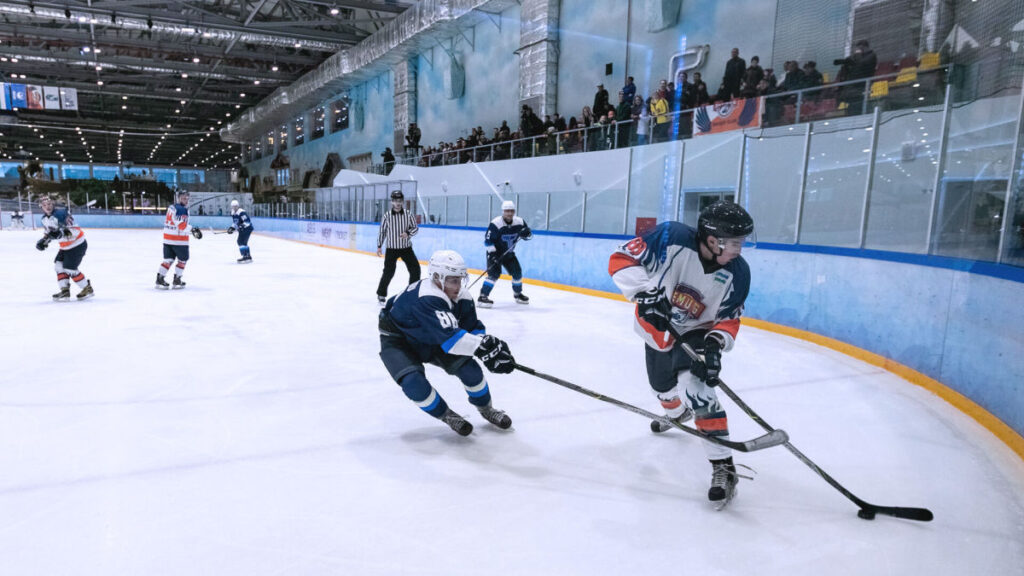 how cold are ice staking rinks